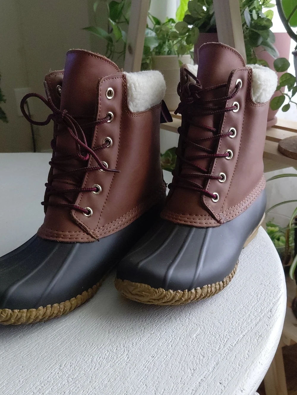 Tommy Hilfiger Women's Waterproof Winter Lace-Up Boots